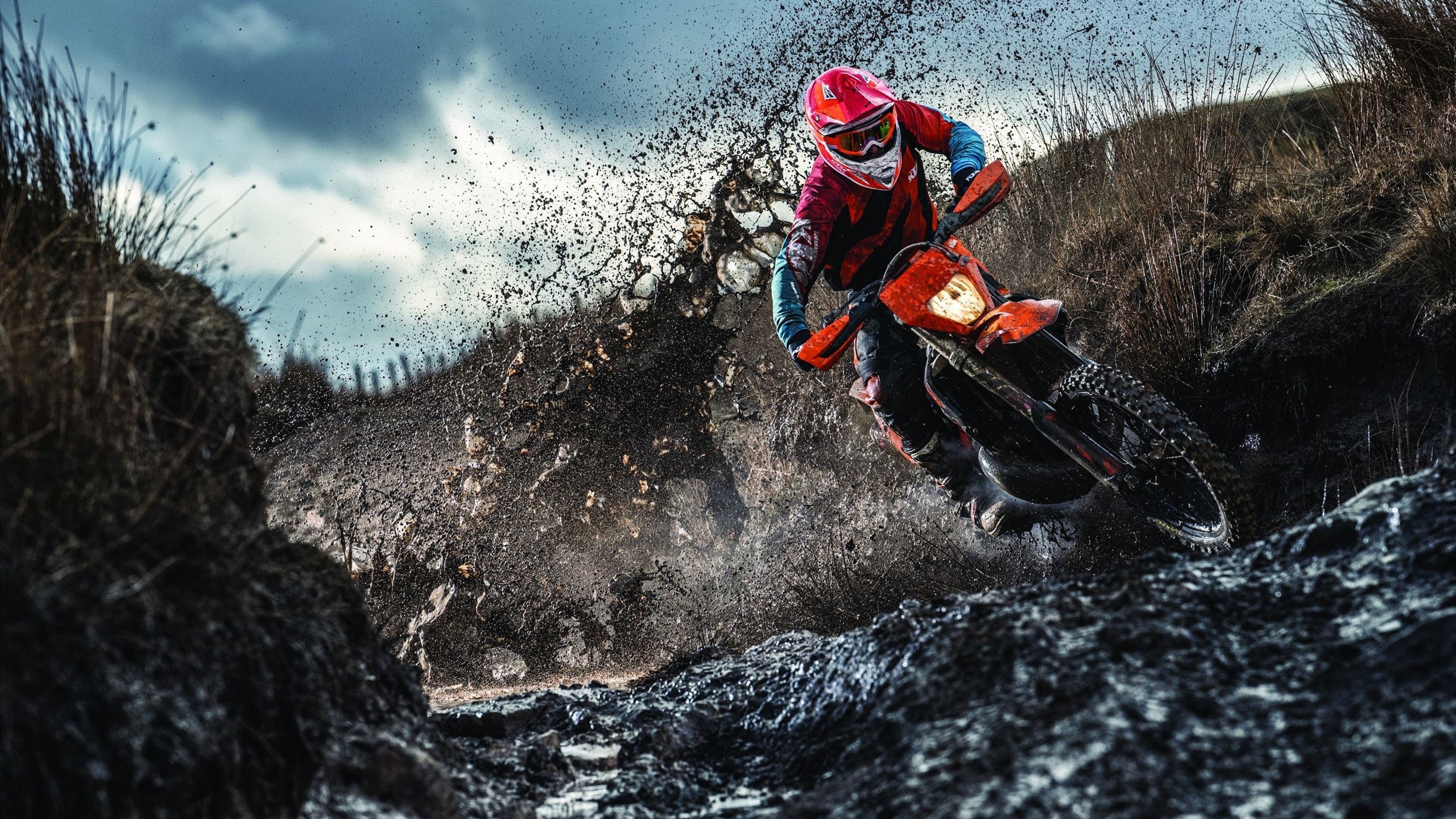 Jiu You-_大学生极限运动节：青春与梦想的角逐_，女大学生极限运动死亡